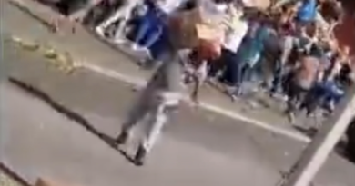 CAMIÓN QUE SE ACCIDENTÓ EN CARACAS FUE SAQUEADO ESTE VIERNES